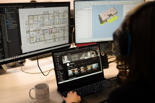 ภาพโคลสอัพของรายละเอียดแบบร่างชิ้นส่วน CNC ที่ต้องควบคุมการเข้าถึง