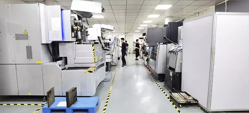 ฉากรองรับด้วยอุปกรณ์ CNC ระดับสูงสำหรับการตัดเฉือนชิ้นส่วนซับซ้อนหลายด้าน